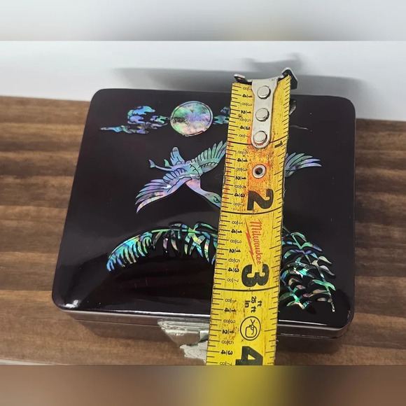 Vintage Jewelry Trinket Box in Brown Lacquer Asian Mother of Pearl Inlay Birds - Picture 14 of 15